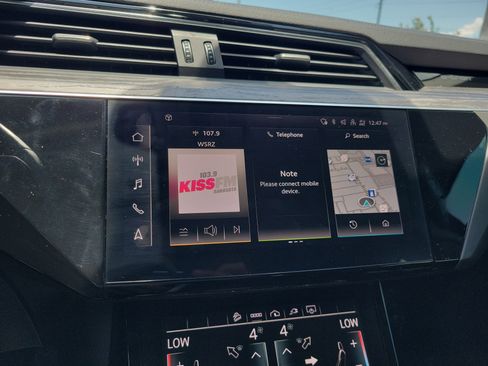Used 2021 Audi e-tron Premium w/ Convenience Plus Package AWD/4WD image 23