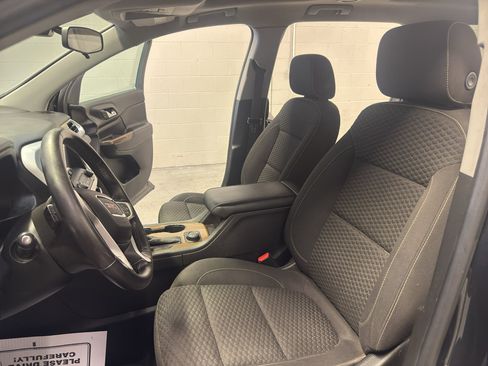 Used 2017 GMC Acadia SLE AWD/4WD image 16