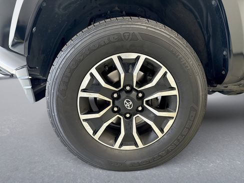 Used 2022 Toyota Tacoma TRD Sport image 19