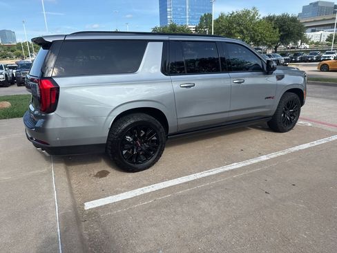 Used 2025 GMC Yukon XL AT4 Ultimate AWD/4WD image 3