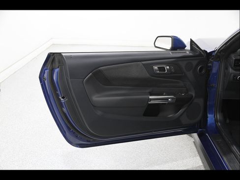 Used 2024 Ford Mustang Coupe RWD image 4