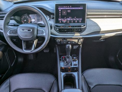Used 2024 Jeep Compass Latitude AWD/4WD image 9