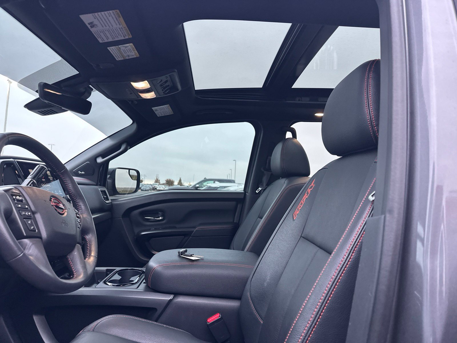 Used 2024 Nissan Titan PRO-4X w/ Pro-4x Convenience Package AWD/4WD image 5