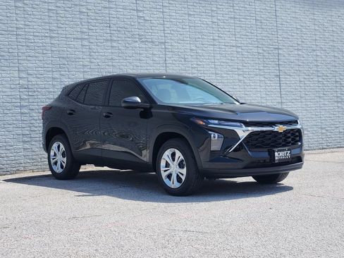New 2026 Chevrolet Trax LS w/ Driver Confidence Package FWD image 2
