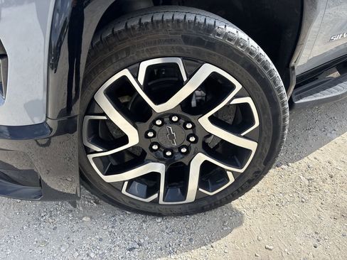 Used 2025 Chevrolet Silverado EV RST image 13