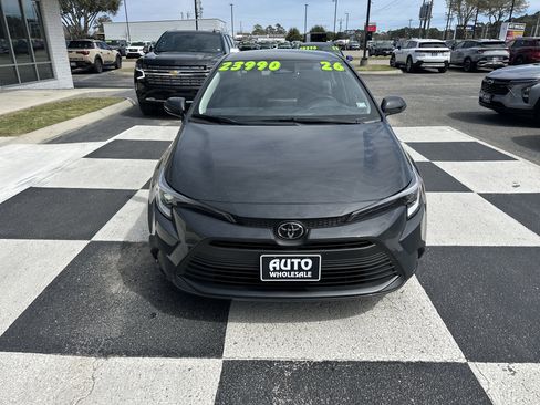 Used 2026 Toyota Corolla LE image 2