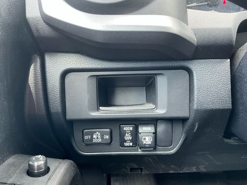Used 2017 Toyota Tacoma TRD Off-Road w/ Tow Package (A/T) AWD/4WD image 17