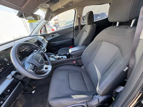 Used 2023 Kia Sportage LX AWD/4WD image 6