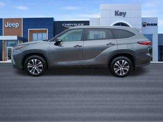 Used 2023 Toyota Highlander XLE AWD/4WD video 2