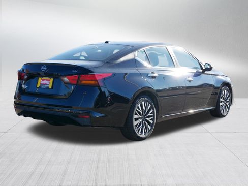 Used 2024 Nissan Altima 2.5 SV image 12