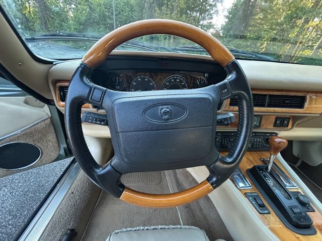 Used 1996 Jaguar XJS 4.0 Convertible RWD image 10