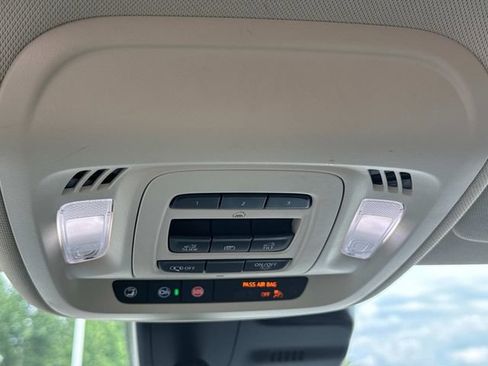 Used 2023 Buick Envision Avenir AWD/4WD image 21