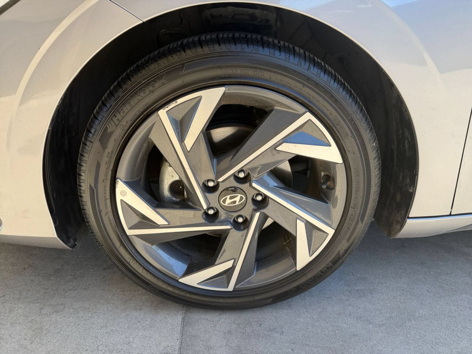 Used 2025 Hyundai Elantra Limited FWD image 31