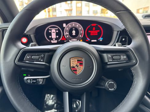 Used 2025 Porsche Cayenne image 28