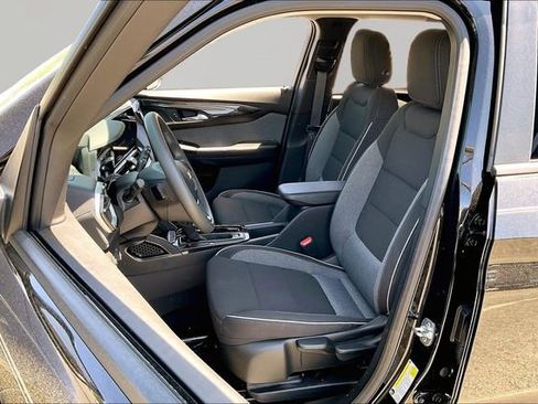 Used 2025 Chevrolet TrailBlazer LT AWD/4WD image 15