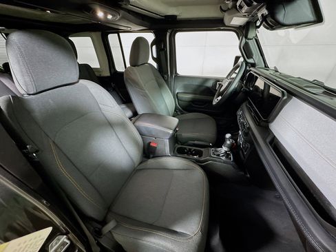 Used 2025 Jeep Wrangler Unlimited Sahara w/ Safety Group image 24