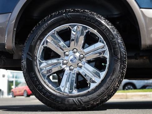 Used 2018 Ford F150 Lariat w/ Equipment Group 502A Luxury AWD/4WD image 13