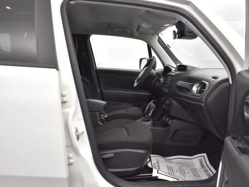 Used 2023 Jeep Renegade Latitude image 17