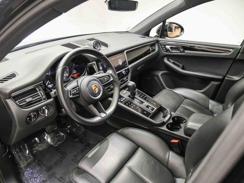 Certified 2022 Porsche Macan S AWD/4WD image 9