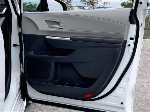 Certified 2024 Toyota Sienna LE image 22