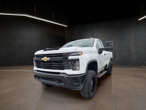 Used 2025 Chevrolet Silverado 2500 W/T AWD/4WD image 3
