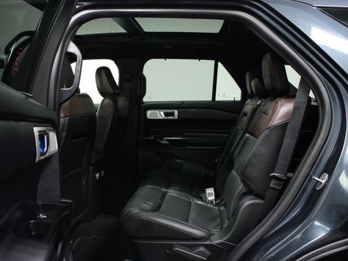Used 2022 Ford Explorer Platinum w/ Technology Package RWD image 13