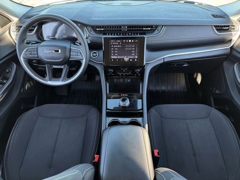 Used 2023 Jeep Grand Cherokee L Laredo image 11