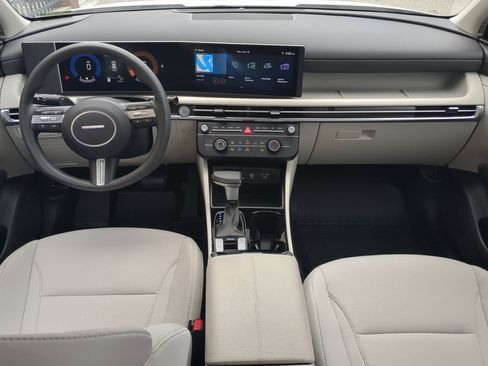 Certified 2025 Hyundai Tucson SE image 13