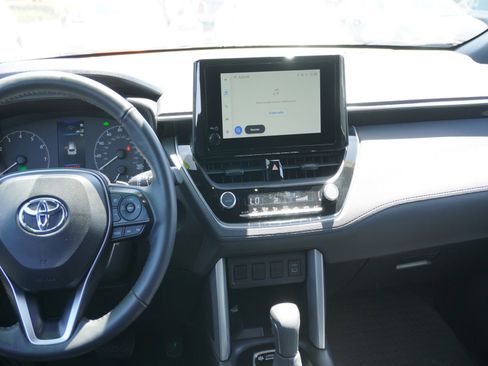 Used 2024 Toyota Corolla Cross AWD Hybrid w/ Moonroof Package image 17