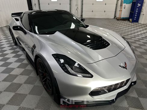 Used 2016 Chevrolet Corvette Z06 w/ 3LZ Preferred Equipment Group image 5