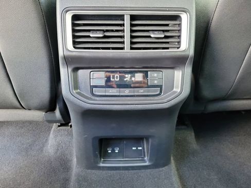 Used 2025 Volkswagen Atlas SE AWD/4WD image 20
