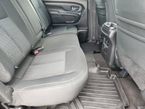 Used 2018 Nissan Titan SV w/ SV Convenience Package image 32