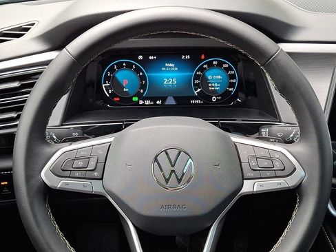 Certified 2024 Volkswagen Atlas Cross Sport SE w/ Panoramic Sunroof Package AWD/4WD image 20
