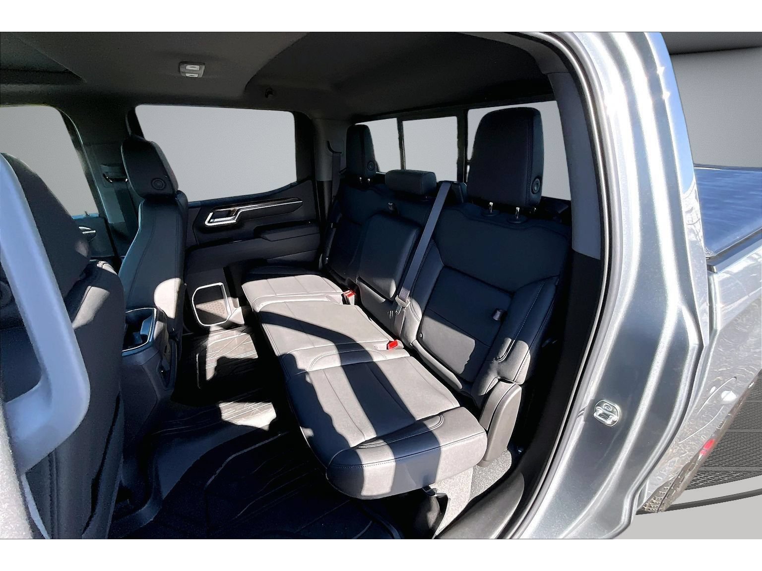 New 2026 Chevrolet Silverado 1500 RST w/ Redline Edition AWD/4WD image 11