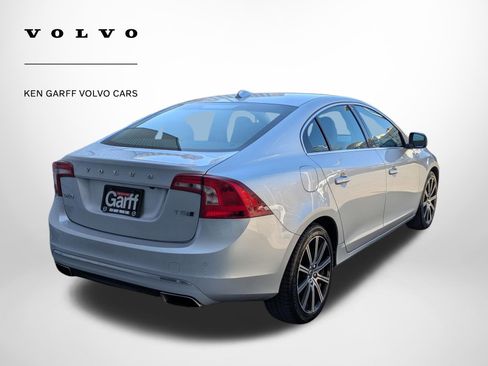 Used 2018 Volvo S60 T5 Inscription image 3