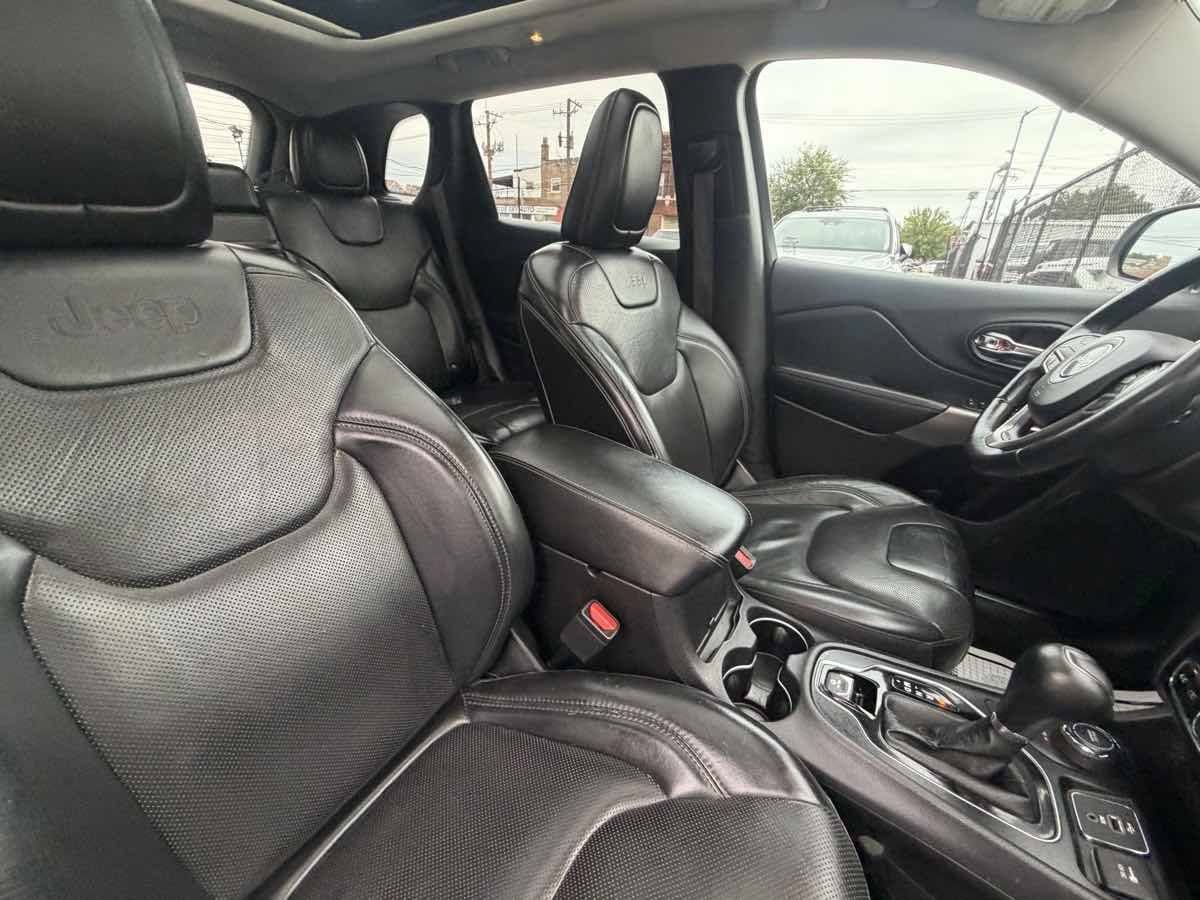 Used 2019 Jeep Cherokee Limited w/ Trailer Tow Group AWD/4WD image 26