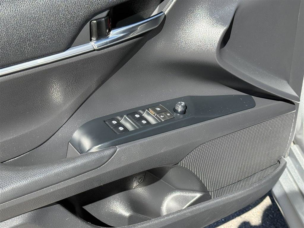 Used 2020 Toyota Camry LE w/ Fleet Convenience Package FWD image 11
