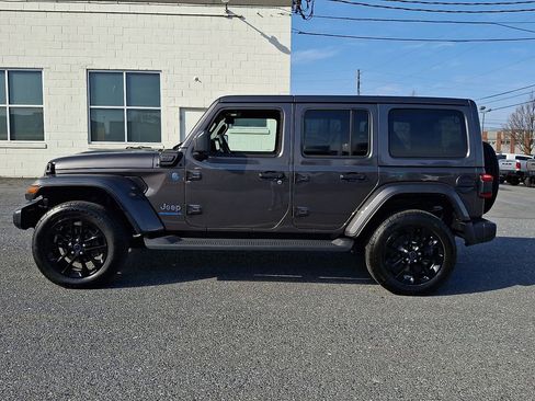 Used 2025 Jeep Wrangler Unlimited Sahara image 9