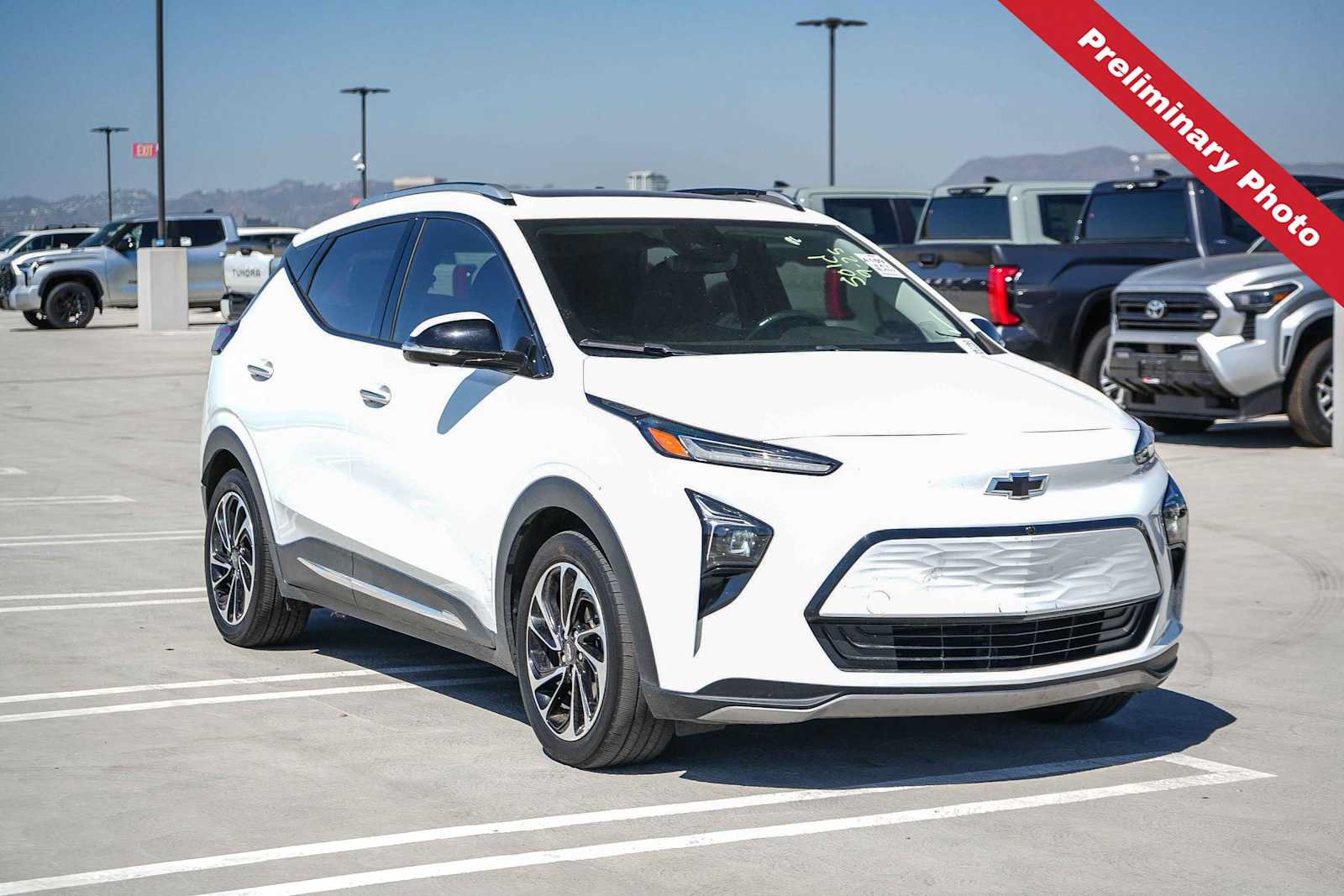 Used 2022 Chevrolet Bolt EUV Premier w/ Sun & Sound Package FWD image 3