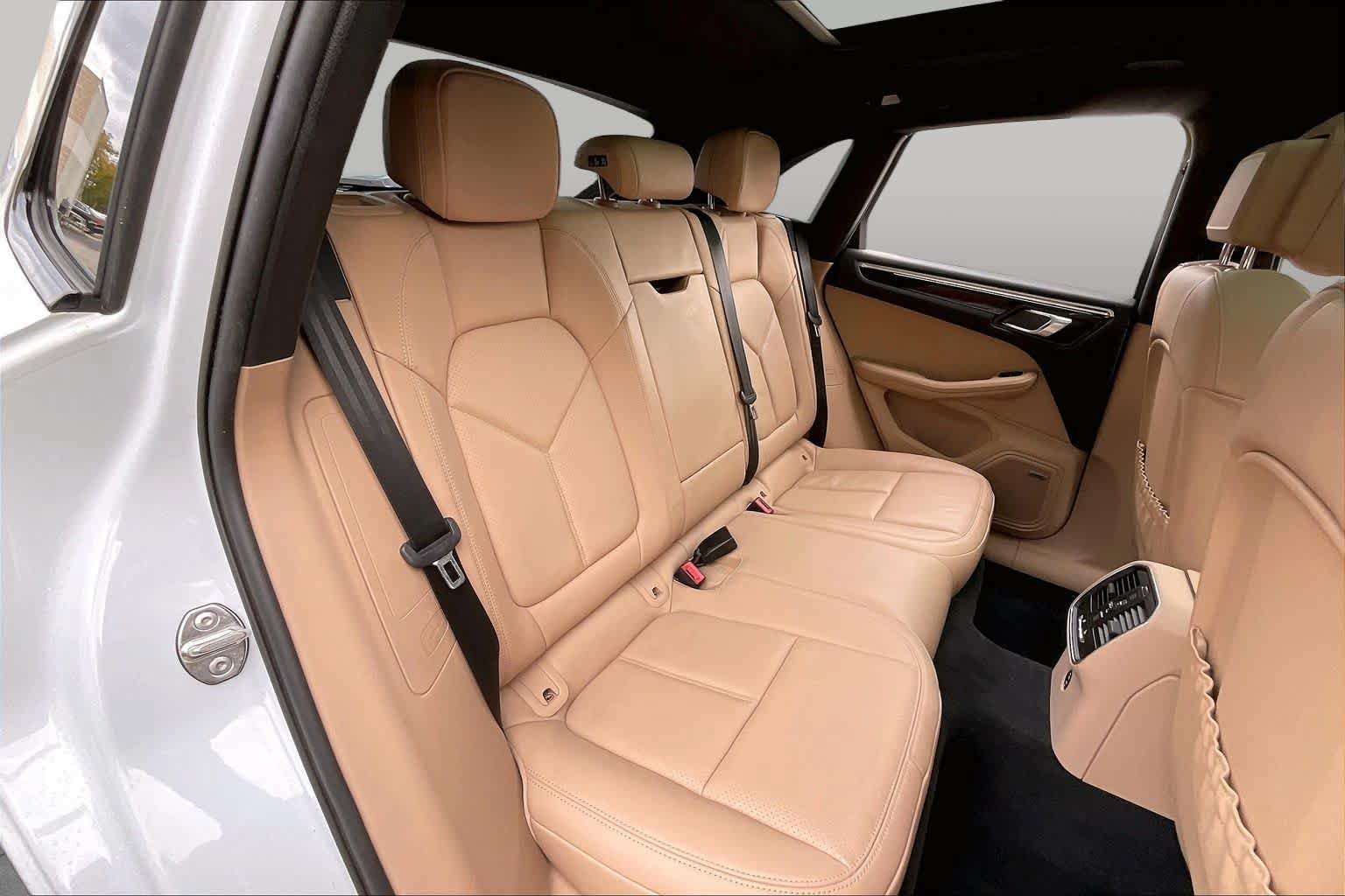 Used 2024 Porsche Macan AWD/4WD image 18