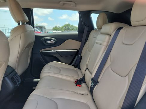 Used 2016 Jeep Cherokee Limited FWD image 12