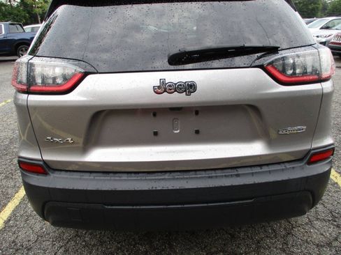 Used 2019 Jeep Cherokee Latitude w/ Popular Appearance Group AWD/4WD image 17