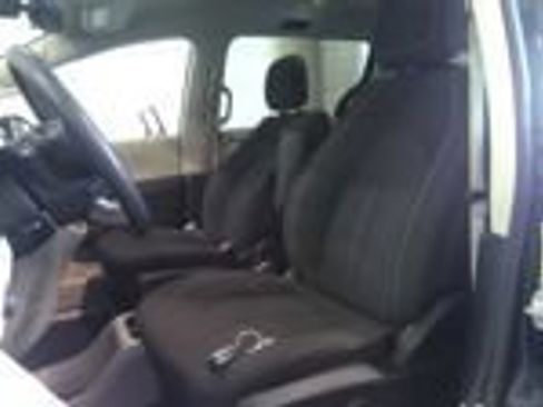 Used 2023 Chrysler Voyager LX FWD image 9