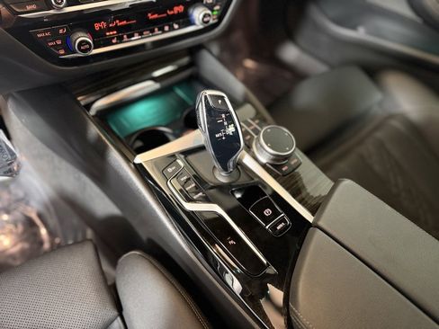 Used 2022 BMW 540i xDrive w/ Premium Package image 17