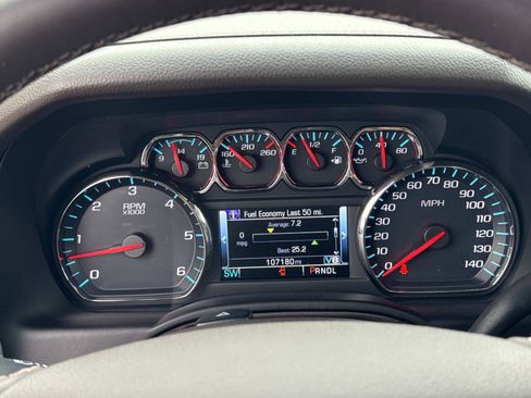 Used 2018 Chevrolet Suburban Premier image 11