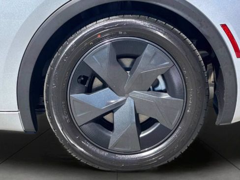 New 2026 Toyota Prius Plug-In Hybrid FWD image 30