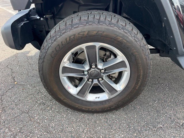 Used 2020 Jeep Wrangler Unlimited Sahara w/ Dual Top Group AWD/4WD image 9