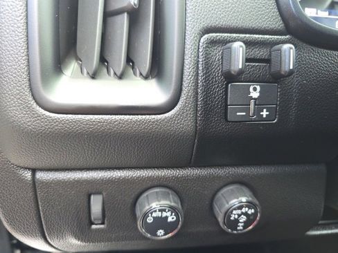 Used 2018 Chevrolet Colorado ZR2 image 16