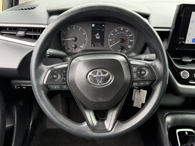 Used 2025 Toyota Corolla LE FWD image 12