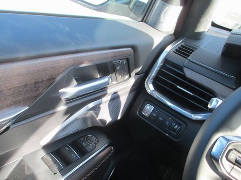 New 2026 GMC Acadia Denali Ultimate image 17